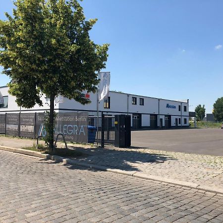 Monteurzimmer Berlin Pankow Mit Dachterrasse - Nur 10 Min. Von Der A10 - 3 Zimmer/ 7 Betten エクステリア 写真