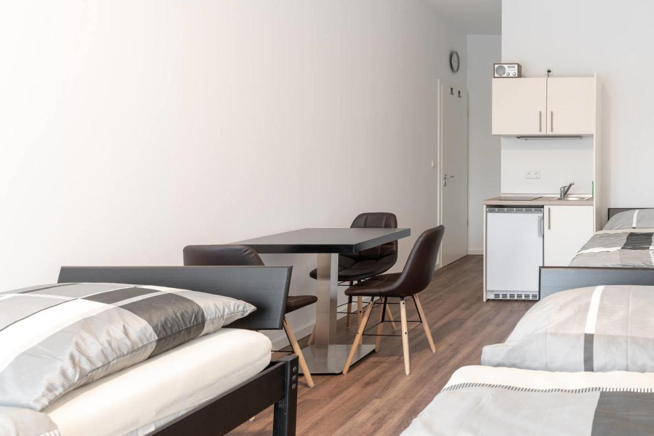 Monteurzimmer Berlin Pankow Mit Dachterrasse - Nur 10 Min. Von Der A10 - 3 Zimmer/ 7 Betten エクステリア 写真